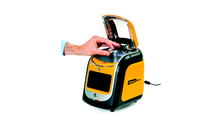XRF Analyser Parker With Hand